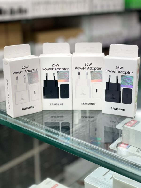 Samsung 25W Travel Adapter retail boxes in black and white variants on display T2510 with nfc